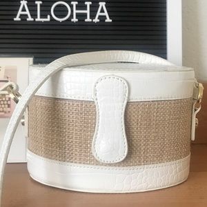 Mini white weaved/straw shoulder bag